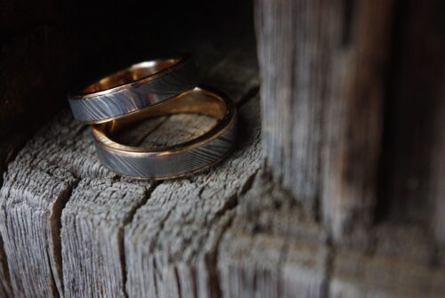 Damastringe mit Rosé Gold